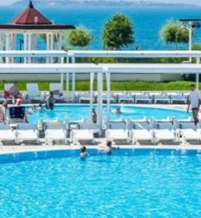 Aparthotel Premier Fort Beach